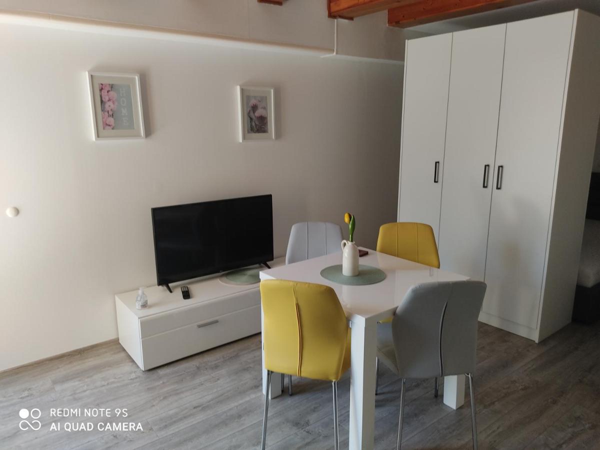 Fina M Studio Apartman Кали Экстерьер фото