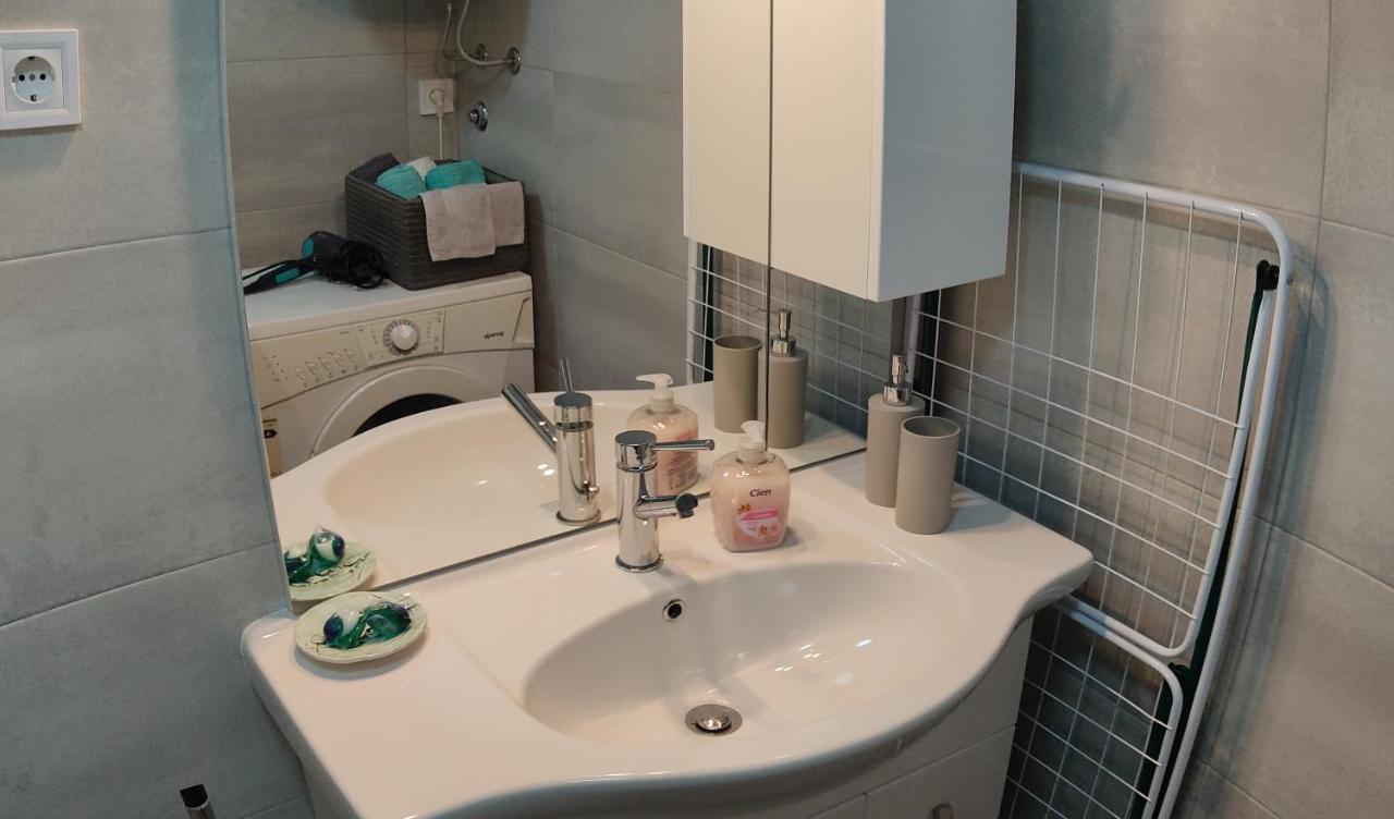 Fina M Studio Apartman Кали Экстерьер фото